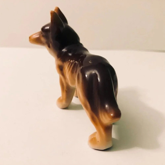 Vintage Small German Shepherd Figurine 3 Inch Long Dog Figure - Picture 2 of 12